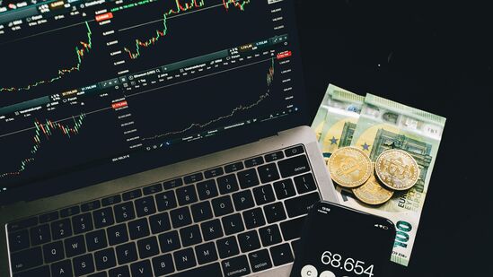 బిఎస్ఇ డేటా ప్రకారం, ఆగస్టు 26, 2024 న, ఎలీట్ కాన్ ఇంటర్నేషనల్ లిమిటెడ్ షేరు ధర రూ .1.1 గా ఉందిద. అప్పటి నుండి ఈ కంపెనీ స్టాక్ ప్రైస్ నిరంతరం పెరుగుతూ వచ్చింది. జూన్ 10న ఒక్కో షేరు ధర రూ.60.98 గా ఉంది. ఆ తర్వాత రైజ్ గ్రాఫ్ కాస్త పడిపోయింది. కానీ ఆ తాత్కాలిక షాక్ తర్వాత కొద్ది రోజుల క్రితం రూ.100 పరిమితి దాటిపోయింది.