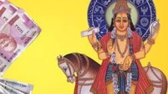 జూలై 20న శుక్రుడు మృగశిర నక్షత్రంలోకి ప్రవేశిస్తాడు. ఇది నాలుగు రాశుల వారికి అనేక లాభాలను తీసుకువస్తుంది. శుక్రుడి నక్షత్ర సంచారం శుక్రుడి నక్షత్ర సంచారంతో కొన్ని రాశుల వారికి డబ్బు అందుతుంది. వైవాహిక జీవితంలో సంతోషం ఉంటుంది. కొత్త వాహనాలు, బంగారం, ఎలక్ట్రానిక్ పరికరాలను కొనుగోలు చేస్తారు. ఫ్యాషన్, డిజైన్, ఆర్ట్, మ్యూజిక్, మీడియా రంగాల వారికి విజయాలు అందుతాయి.