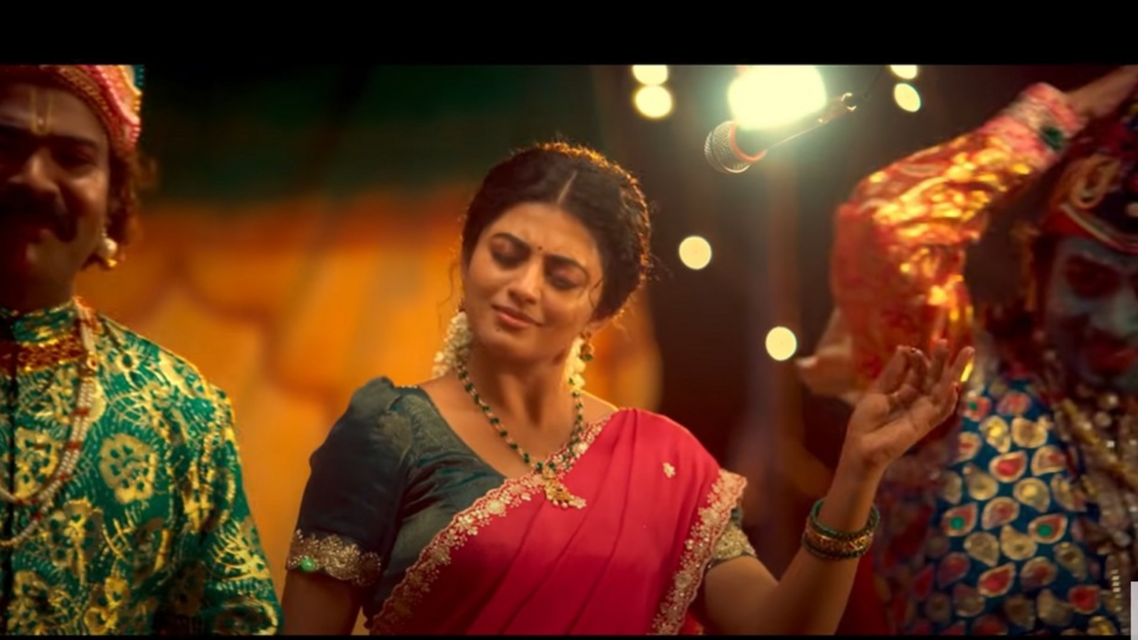 15 ఏళ్లలో 10 వేల షోలు.. గరివిడి లక్ష్మిగా ఆనంది.. బుర్ర కథ శిఖామణి బయోపిక్.. ఇంట్రెస్టింగ్ గా ఫస్ట్ గ్లింప్స్