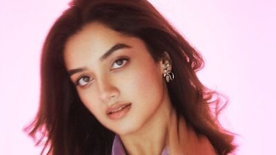 <p>ఇలా టెంమ్టింగ్ లుక్స్ తో కుర్రకారును ఫిదా చేస్తోంది భాగ్యశ్రీ బోర్సే. ఫ్యాన్స్ ఫిదా చేసే బ్యూటీఫుల్ ఫొటోలతో ఇన్ స్టాగ్రామ్ ను షేక్ చేస్తోంది ఈ బ్యూటీ. </p> (instagram-bhagyashriiborse) <p>ఇలా టెంమ్టింగ్ లుక్స్ తో కుర్రకారును ఫిదా చేస్తోంది భాగ్యశ్రీ బోర్సే. ఫ్యాన్స్ ఫిదా చేసే బ్యూటీఫుల్ ఫొటోలతో ఇన్ స్టాగ్రామ్ ను షేక్ చేస్తోంది ఈ బ్యూటీ. </p> (instagram-bhagyashriiborse)