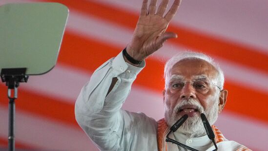మాల్దీవుల ప్రస్తుత అధ్యక్షుడు మహ్మద్ ముయిజు కొన్నేళ్లుగా మాల్దీవుల్లో భారత్ పాత్రను వ్యతిరేకిస్తున్నారు. భారత్ తమ విషయంలో జోక్యం చేసుకుంటోందని ఆరోపించారు. ఈ అంశంపైనే ఆయన ఎన్నికల బరిలోకి దిగారు. చైనా అనుకూల ముయిజు.. ఇటీవలి కాలంలో భారత్‌కు మరింత దగ్గరయ్యేందుకు ప్రయత్నిస్తున్నారు. ఇలాంటి పరిస్థితుల్లో మోదీ మాల్దీవుల పర్యటన అత్యంత ప్రాధాన్యతను సంతరించుకుంది.