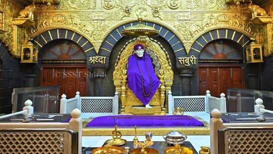 Day 01 - హైదరాబాద్ లోని కాచిగూడ రైల్వే స్టేషన్ నుండి 06:40 గంటలకు ట్రైన్(రైలు నెం. 17064 అజంతా ఎక్స్‌ప్రెస్) ఉంటుంది. రాత్రి అంతా ప్రయాణంలో ఉంటారు.రెండో రోజు మార్నింగ్ 7:10 గంటలకు నాగర్‌సోల్ రైల్వే స్టేషన్‌కు చేరుకుంటారు. పికప్ చేసుకుని షిర్డీకి తీసుకెళ్తారు. ఆ తర్వాత హోటల్‌లో చెక్ ఇన్ అవ్వాలి. అనంతరం షిర్డీ సాయిబాబా దర్శనం ఉంటుంది. సాయంత్రం షిరిడీలోని పలు ప్రాంతాలను చూడొచ్చు. రాత్రికి అక్కడే చేస్తారు.