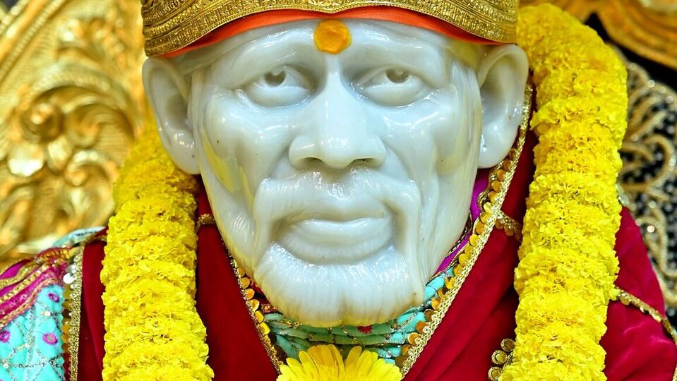 <p>ముందుగానే బుకింగ్ చేసుకోవాలి. <a href="https://www.irctctourism.com/" target="_blank">https://www.irctctourism.com/</a> వెబ్ సైట్ లోకి వెళ్లి ఈ ప్యాకేజీ పూర్తి వివరాలు తెలుసుకోవటంతో పాటు బుకింగ్ చేసుకోవచ్చు. 'SAI SHIVAM'' పేరుతో టూర్ ప్యాకేజీ అందుబాటులో ఉంది. </p>(image from @SSSTShirdi 'X' Account)