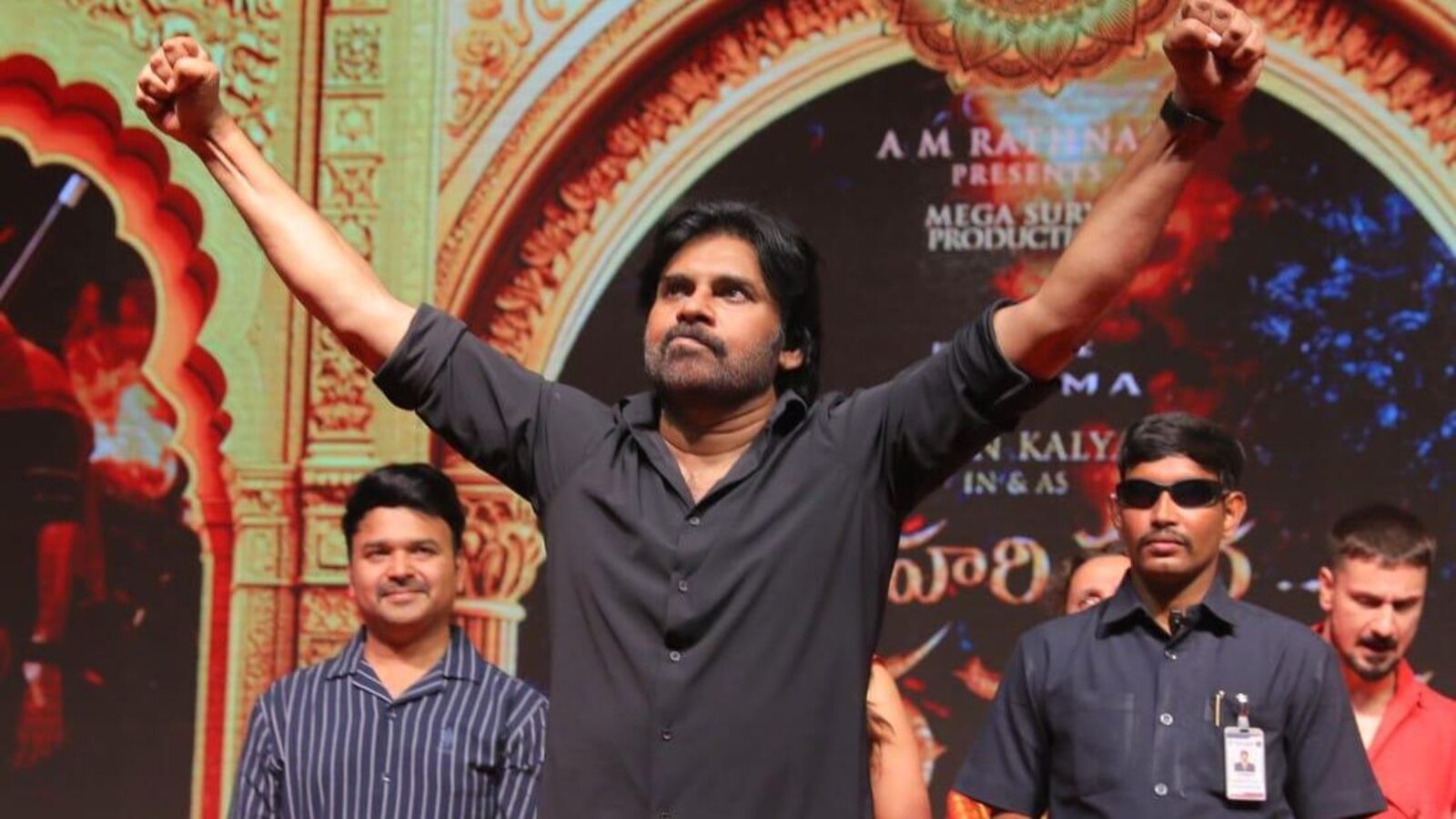 నాకు ఇవ్వడమే తెలుసు.. అడగడం రాదు.. వాళ్లు బావిలో కప్పలు.. ఆయన లేకపోతే ఈ సినిమానే లేదు: పవన్ కల్యాణ్ కామెంట్స్