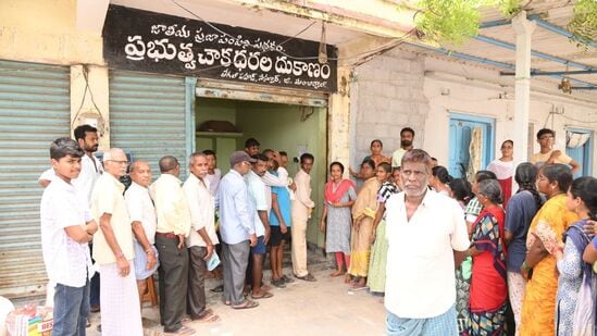 కొత్త రేషన్ కార్డు స్టేటస్ చాలా సులభంగా తెలుసుకోవచ్చు. ఇందుకోసం ముందుగా రఖాస్తుదారుడు https://epds.telangana.gov.in/FoodSecurityAct/ వెబ్ సైట్ లింక్ పై క్లిక్ చేయాలి. హోంపేజీలో 'FSC Search' ఆప్షన్ పై నొక్కాలి. ఆ తర్వాత పేజీలో 'Ration Card Search' డ్రాప్ డౌన్ లో 'FSC Search' ఆప్షన్ పై క్లి్క్ చేయాలి అనంతరం ఎఫ్ఎస్సీ రిఫరెన్స్ నెంబర్ లేదా పాత రేషన్ కార్డు లేదా ప్రస్తుత రేషన్ కార్డు నెంబర్ ఎంటర్ చేయాలి. మీ జిల్లాను ఎంపిక చేసి సెర్చ్ ఆప్షన్ పై క్లిక్ చేయండి. రేషన్ కార్డు పూర్తి వివరాలు, కుటుంబ సభ్యుల వివరాలు స్క్రీన్ పై కనిపిస్తాయి.