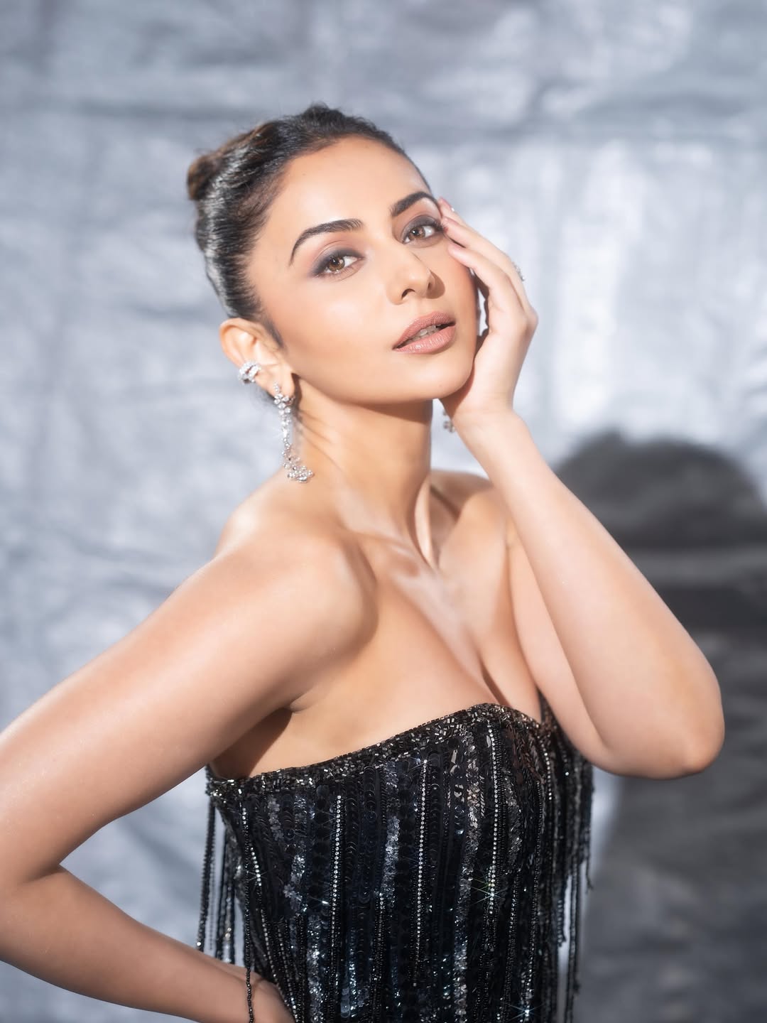 రకుల్ ప్రీత్ సింగ్ తెలుగులో సినిమాలు చేయక చాలా కాలమైంది. అయితే తమిళం లేదా హిందీ మూవీస్ చేస్తోంది. 