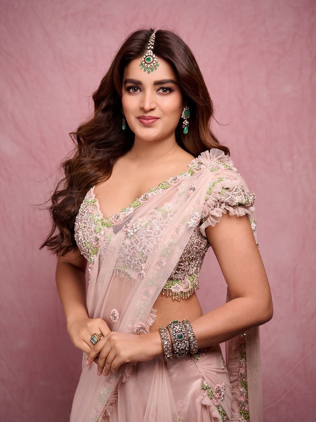 పీరియాడికల్ డ్రామాగా తెరకెక్కిన హరిహర వీరమల్లు సినిమా రేపు (జులై 24) థియేటర్లలోకి రానుంది. ఈ సినిమాకు ఏఎం రత్నం ప్రొడ్యూసర్. పవన్, నిధి జంటగా నటించారు. క్రిష్ జాగర్లమూడి, జ్యోతికృష్ణ‌ దర్శకులు. 