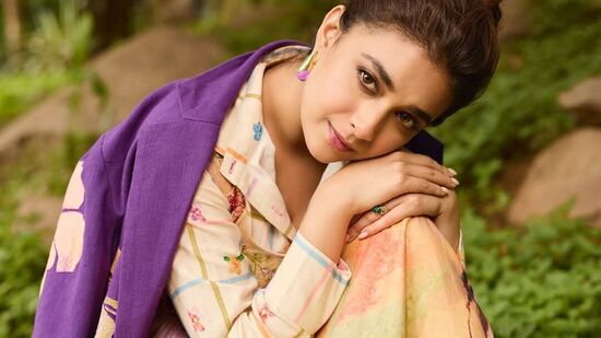 సింపుల్ లుక్ లోనూ కీర్తి ఇలా చాలా అందంగా కనిపించింది.