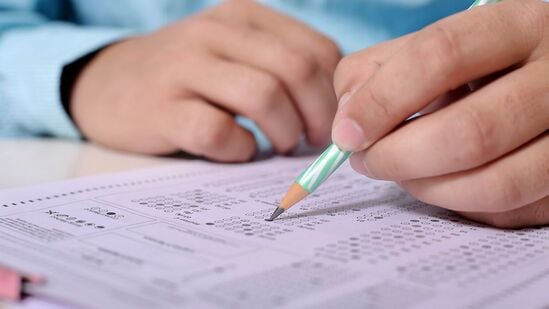 ఫైనల్ ఫేజ్ లో పాల్గొనే విద్యార్థులు https://eapcet-sche.aptonline.in/EAPCET/# వెబ్ సైట్ లోకి వెళ్లి రిజిస్ట్రేషన్ చేసుకోవాల్సి ఉంటుంది. అంతేకాకుండా వెబ్ ఆప్షన్లు కూడా ఎంచుకోవచ్చు. ఇదే వెబ్ సైట్ ద్వారా అలాట్ మెంట్ ఆర్డర్ కాపీని డౌన్లోడ్ చేసుకోవచ్చు. 