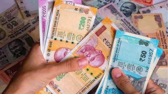 5. శ్రీ లోటస్ డెవలపర్స్ ఐపీఓ  - ఇది ముంబైకి చెందిన రియల్ ఎస్టేట్ కంపెనీ, ఇది అల్ట్రా లగ్జరీ మరియు లగ్జరీ విభాగంలో పునర్నిర్మాణ ప్రాజెక్టులపై పనిచేస్తుంది. దీని బ్రాండ్ పేరు లోటస్ డెవలపర్స్. గ్రీన్ ఫీల్డ్ ప్రాజెక్టులు, రీ డెవలప్ మెంట్ ప్రాజెక్టులు, జాయింట్ డెవలప్ మెంట్ ప్రాజెక్టులు అనే మూడు రకాల ప్రాజెక్టులు ఈ సంస్థకు ఉన్నాయి. ఈ ఐపీఓ జూలై 30న ప్రారంభమై ఆగస్టు 1న ముగుస్తుంది. దీని ధర రూ.150. జీఎంపీ ధర రూ.30 ప్రీమియం. అంటే లిస్టింగ్ పై 20 శాతం వరకు లాభం ఉంటుంది.
