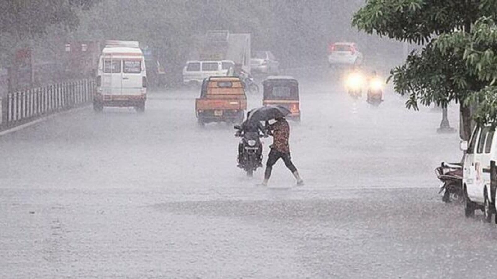 హైదరాబాద్లో ఎడతెరిపిలేని వర్షం - నిండుకుండలా జంట జలాశయాలు, మూసీ గేట్లు ఓపెన్