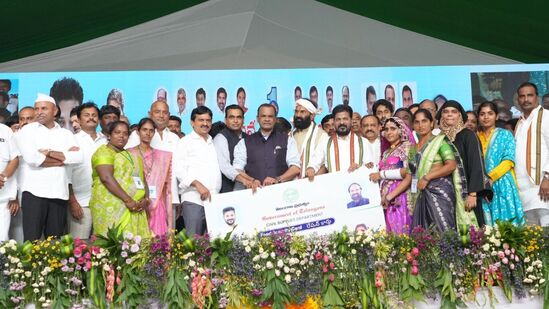 తాజా కొత్త రేషన్‌ కార్డుల లబ్ధిదారుల కుటుంబాల వివరాలను కలిపితే రాష్ట్రంలో ఆరోగ్యశ్రీ కార్డుల సంఖ్య భారీగా పెరగనుంది. సుమారు 95 లక్షలకుపైగా ఉంటుందని అధికారికవర్గాల మేరకు తెలుస్తోంది. 