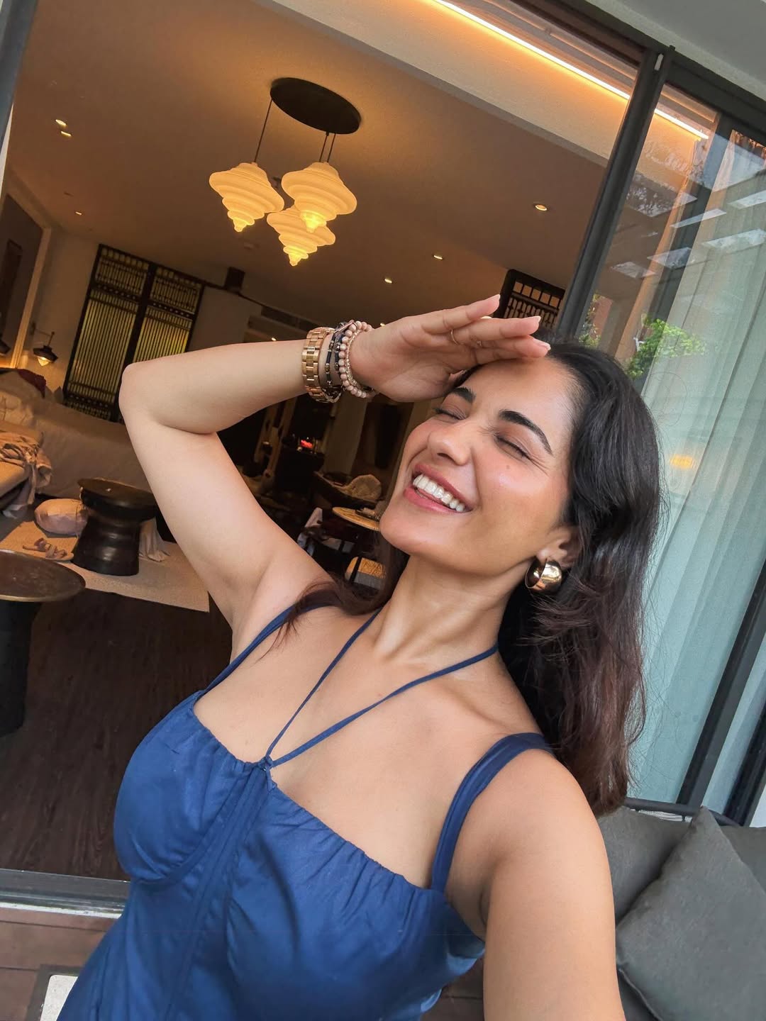 మరొక ఫొటోలో బ్లూ కలర్ స్లీవ్‌లెస్ డ్రెస్ వేసుకున్న రుహాని శర్మ హాట్ పోజులిచ్చింది. సెల్ఫీ తీసుకుంటూ హ్యాట్సాఫ్ పెడుతూ పోజు ఇచ్చింది రుహాని శర్మ.