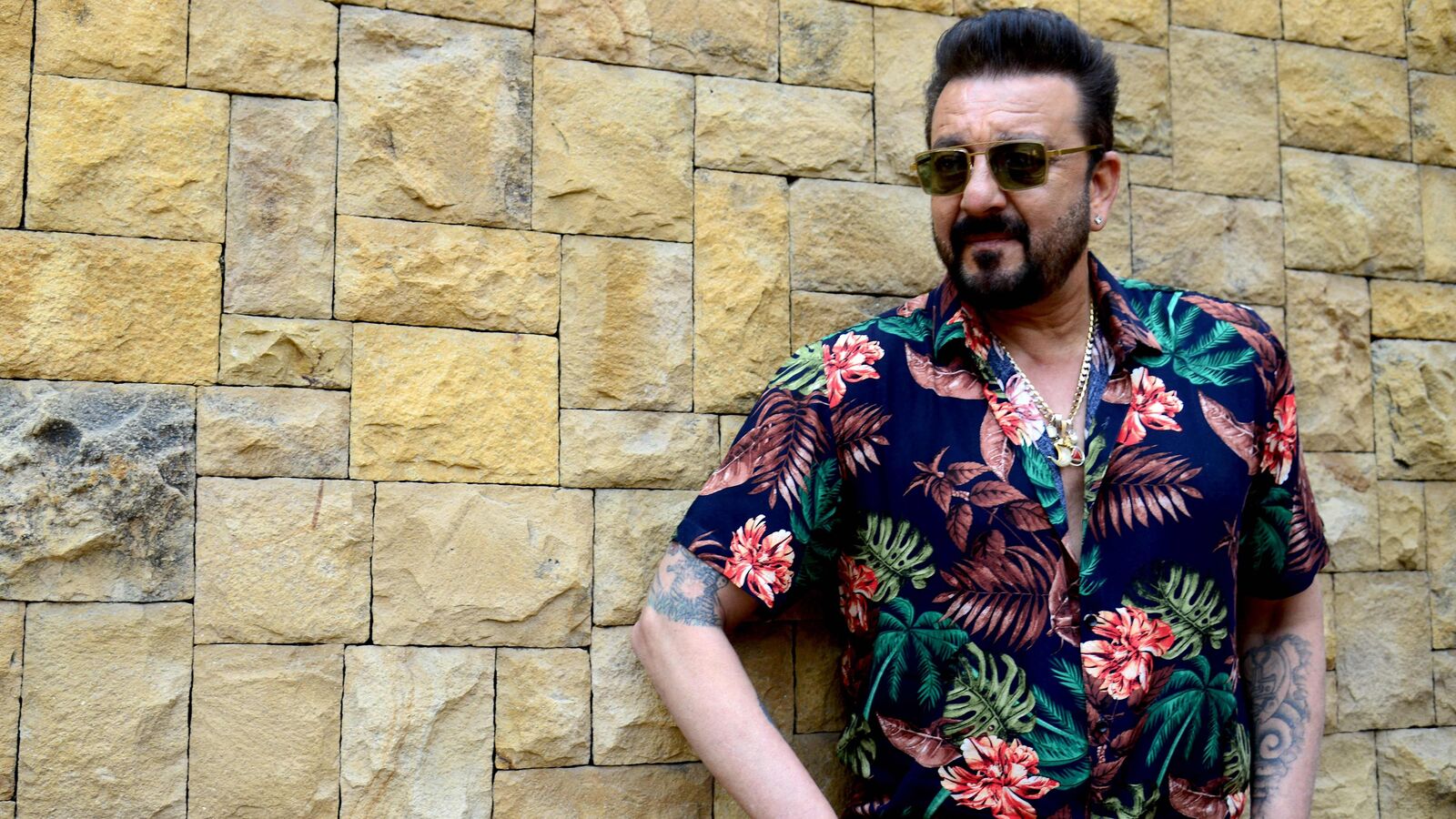 అభిమాని తనకు రాసిచ్చిన రూ.72 కోట్ల ఆస్తిని ఈ స్టార్ హీరో ఏం చేశాడో తెలుసా?