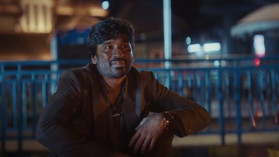 ప్రస్తుతం, ధనుష్​ ఒక్కో సినిమాకు రూ. 20కోట్ల నుంచి రూ. 35కోట్ల వరకు రెమ్యూనరేషన్​ తీసుకుంటున్నారు. 