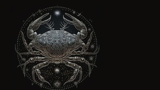 ఈ సూర్య సంచారము కర్కాటక రాశి వారికి అద్భుతమైన ప్రయోజనాలను తెస్తుంది. చాలా కాలంగా పెండింగ్‌లో ఉన్న పనులు చివరకు పూర్తవుతాయి. ఇది మనశ్శాంతిని కలిగిస్తుంది. ఈ కాలంలో ఆర్థిక పురోగతి బాగుంటుంది ఎందుకంటే ఆర్థిక పరిస్థితులు పెరిగే అవకాశం ఉంది. వ్యక్తిగత జీవితం విషయానికొస్తే, తమ కుటుంబంతో నాణ్యమైన సమయాన్ని ఆనందిస్తారు. ఆత్మవిశ్వాసాన్ని పెంచడం వలన వారు వివిధ రంగాలలో విజయం సాధించగలరు. కొత్తగా లభించిన ఆత్మవిశ్వాసం గతంలో అసాధ్యం అని భావించిన విజయాలను సాధించడానికి ద్వారాలు తెరుస్తుంది.