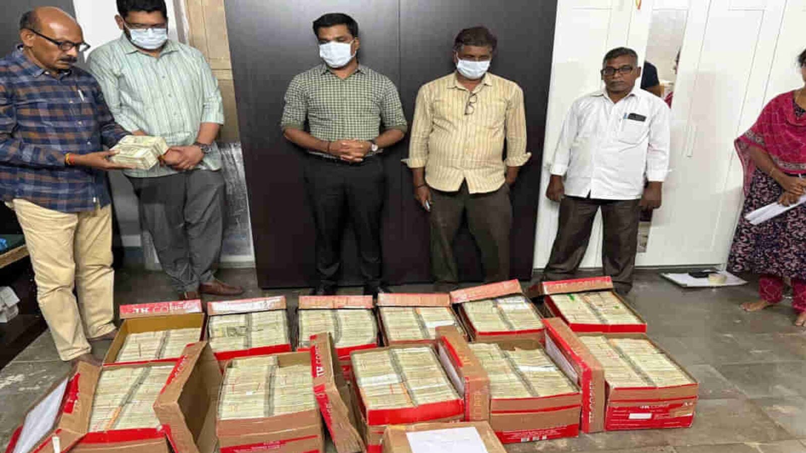 ఏపీ లిక్కర్ స్కాం కేసులో కీలక మలుపు - హైదరాబాద్ లో రూ.11 కోట్ల నగదు స్వాధీనం