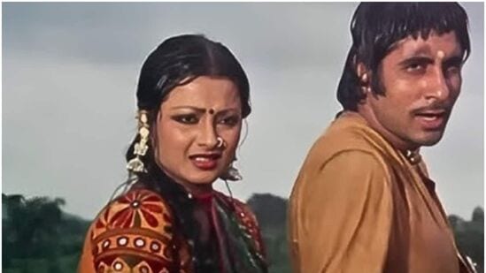 తాను హెచ్చరించిన తర్వాత కూడా ఆ వ్యక్తి మౌనంగా లేకపోవడంతో బిగ్ బీ సహనం కోల్పోయి కొట్టడం ప్రారంభించారు.