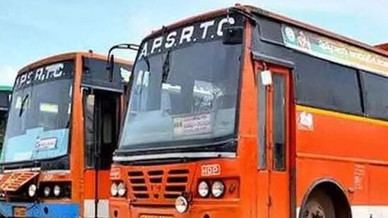 త్వరలోనే 1,050 కొత్త బస్సులు అందుబాటులోకి వస్తాయని ఆర్టీసీ ఎండీ ద్వారకా తిరుమలరావు తాజాగా ప్రకటించారు. ఉచిత బస్సు స్కీమ్ పై వచ్చే క్యాబినెట్ భేటీలో పూరిస్థాయిలో స్పష్టత వస్తుందన్నారు.