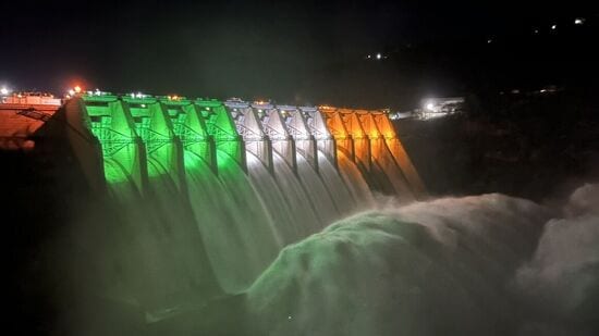 టికెట్ ధరలు : AC బస్ ప్యాకేజీలో పెద్దలకు రూ.2,990, పిల్లలకు రూ.2,392గా నిర్ణయించారు.