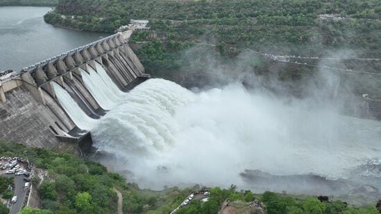 ఈ టూర్ ప్యాకేజీలో భాగంగా… శ్రీశైలంతో పాటు చుట్టుపక్కల ప్రాంతాలను చూపిస్తారు. ప్రస్తుతం ఈ ట్రిప్ 2 ఆగస్ట్, 2025వ తేదీన అందుబాటులో ఉంది. ఈ తేదీ మిస్ అయితే మరో తేదీలో వెళ్లొచ్చు. ఇందుకు సంబంధించిన వివరాలను https://tourism.telangana.gov.in/ వెబ్ సైట్ లో చూడొచ్చు.