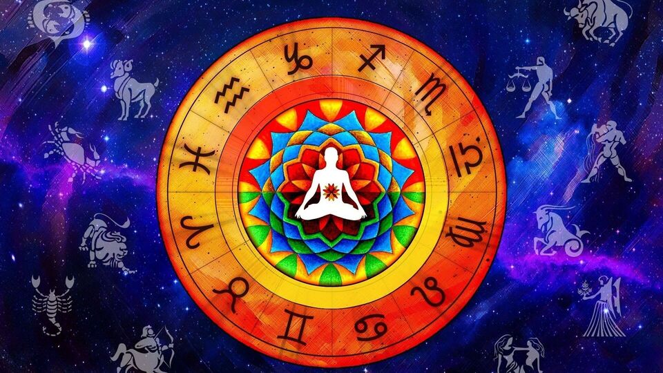 <p>ఇక నుంచి ఆగస్టు నెల ప్రారంభం కానుంది. మరి 2025 ఆగస్టు నెలలో 1 నుంచి 31వ తేది వరకు 12 రాశుల వారి భవితవ్యం, గ్రహాలు, నక్షత్రాల స్థితిగతులను బట్టి ఏం జరగనుంది, ఎవరికి అనుకూలం, ఎవరు ఎలాంటి జాగ్రత్తలు తీసుకోవాలో ఇక్కడ తెలుసుకుందాం. </p>