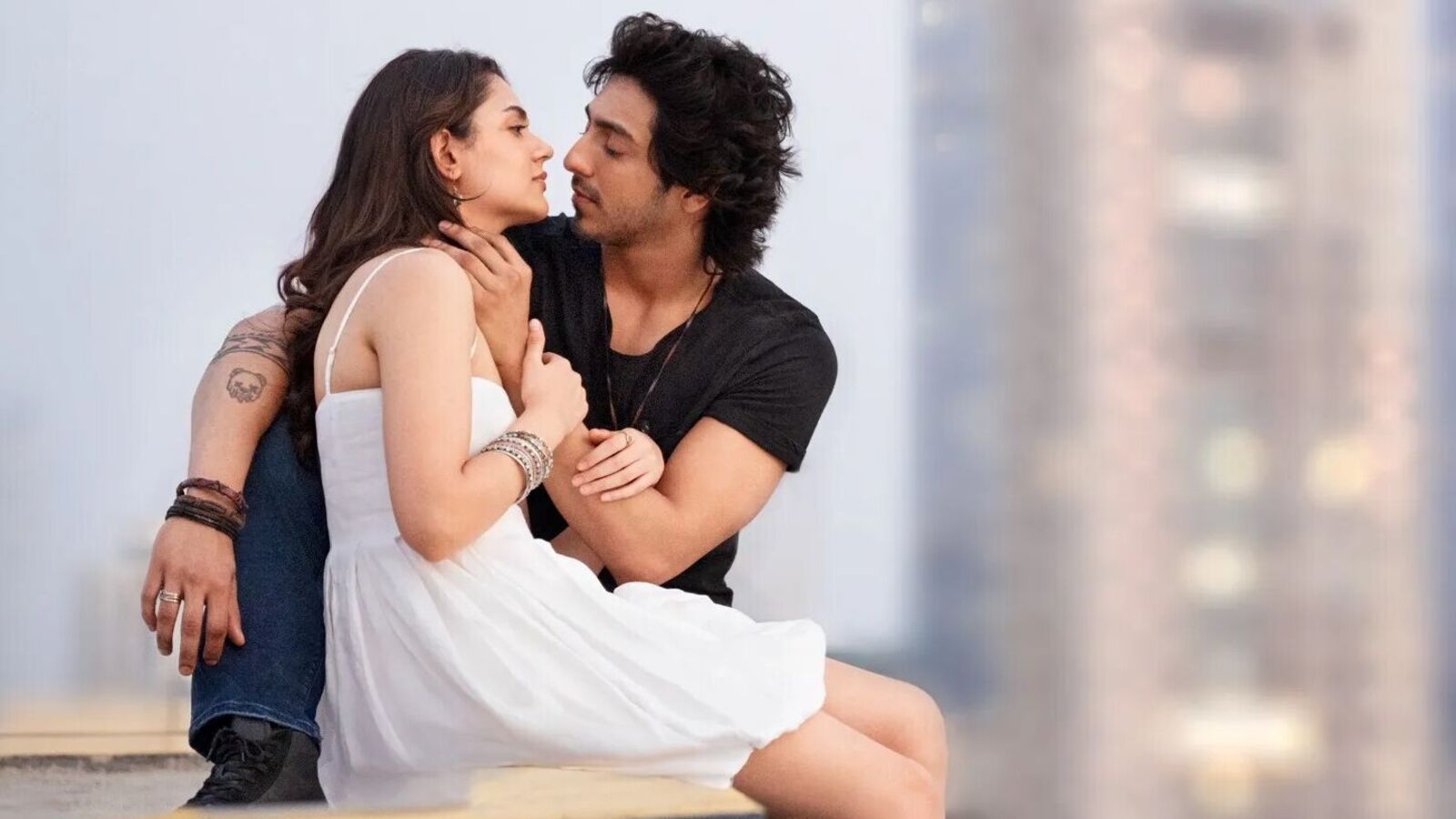 ఈ సినిమా చూసి ఏడుస్తూ, స్పృహ తప్పిపడిపోతున్న ఫ్యాన్స్.. ఇదంతా ప్రమోషనేనా.. ప్రొడ్యూసర్ ఏమన్నాడంటే?