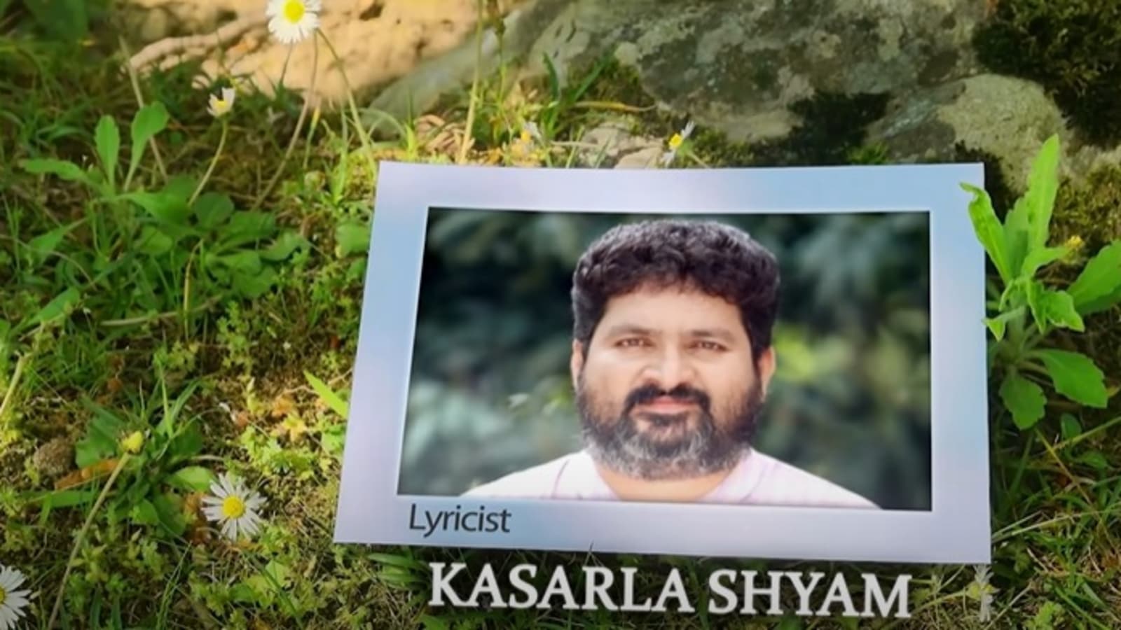 మనసును తాకే పదాలు.. పల్లెటూరి ఆత్మను ఆవిష్కరించే పాట.. జాతీయ అవార్డు పొందిన ఊరు పల్లెటూరు సాంగ్ లిరిక్స్.. మీరూ పాడేయండి