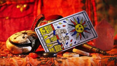 <p>వృషభ రాశి: వృషభ రాశి జాతకులు ఈ వారం తమ నైపుణ్యాలను మెరుగుపరుచుకోవడంపై దృష్టి పెట్టాలి. వారి ఆలోచనలను మార్చుకోవాలి. అలాగే, ఈ రోజు మీరు కొన్ని పెద్ద నిర్ణయాలు తీసుకోవలసి ఉంటుంది. ఈ వారం మీరు మీ వృత్తిలో కొత్త దిశను పొందుతారు. మీ కుటుంబంలో ఏదైనా వివాదం జరుగుతున్నట్లయితే, మీరు దానిని తెలివిగా పరిష్కరించుకోవాలి. ఈ వారం, కొత్త వ్యక్తులను కలవడం మీకు చాలా ప్రయోజనకరంగా ఉంటుంది.</p> 