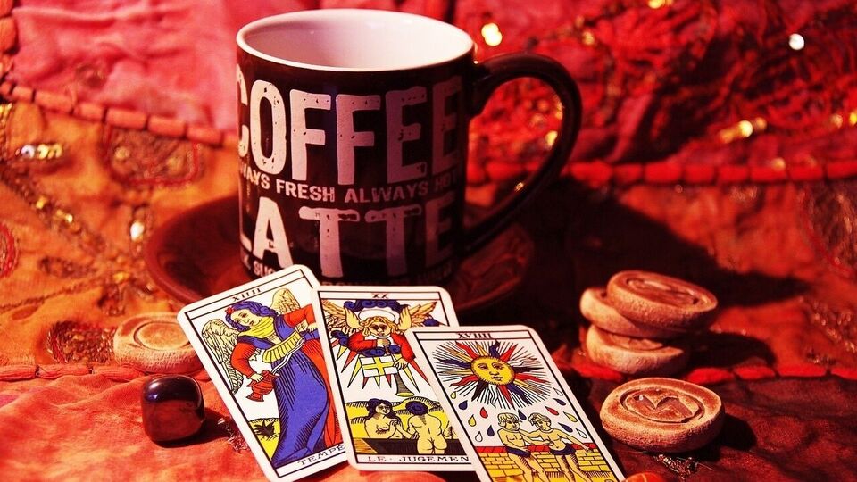 <p>కన్యా రాశి: టారోట్ జ్యోతిష్య లెక్కల ప్రకారం కన్యా రాశి జాతకులు ఈ వారం చాలా జాగ్రత్తగా నిర్ణయాలు తీసుకోవాలి. తొందరపడి ఏ నిర్ణయమూ తీసుకోకండి. మీరు కొత్త ప్రాజెక్టులో పెట్టుబడి పెట్టాలని ఆలోచిస్తుంటే, దాని నియమనిబంధనలను సరిగ్గా అర్థం చేసుకోవడం వ్యాపారస్తులకు మంచిది. ఉద్యోగంలో బదిలీ లేదా పదోన్నతికి అవకాశం ఉంది, ఇది మీకు మంచిదని రుజువు చేస్తుంది.</p>