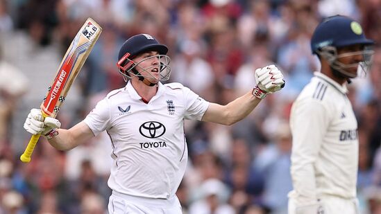 హ్యారీ బ్రూక్ క్లాస్ చూపించాడు. ఇంగ్లాండ్ స్టార్ బ్యాటర్ హ్యారీ బ్రూక్ ఈ సిరీస్ లో అత్యధిక పరుగులు చేసిన వాళ్లలో ఐదో స్థానంలో నిలిచాడు. 5 మ్యాచ్ లలో 9 ఇన్నింగ్స్ లో 481 పరుగులు చేశాడు. ఇందులో 2 సెంచరీలు, 2 హాఫ్ సెంచరీలు ఉన్నాయి. 500 కంటే తక్కువ పరుగులు చేసిన టాప్ 5లో ఉన్న ఏకైక బ్యాట్స్ మన్ అతడే.