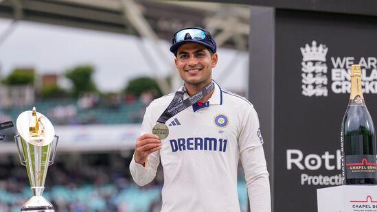 భారత్- ఇంగ్లాండ్ జట్ల మధ్య జరిగిన ఐదు మ్యాచ్ ల టెస్టు సిరీస్ లో అత్యధిక పరుగులు చేసిన ఆటగాడిగా శుభ్‌మన్ గిల్ నిలిచాడు. ఐదు మ్యాచ్ లలో అతడు 754 పరుగులు చేశాడు. 75.40 యావరేజి ఉన్న అతడి బ్యాట్ నుంచి 4 సెంచరీలు వచ్చాయి.