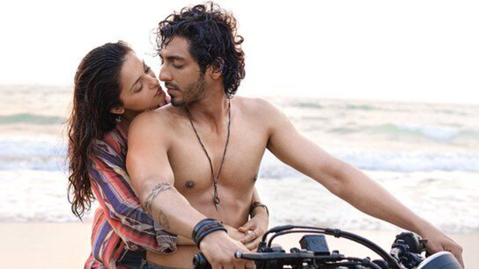 ఓటీటీలోకి రూ.480 కోట్ల రొమాంటిక్ బ్లాక్ బ‌స్ట‌ర్‌.. బాక్సాఫీస్‌ను కుమ్మేస్తున్న సైయారా.. స్ట్రీమింగ్‌పై లేటెస్ట్ బజ్‌!