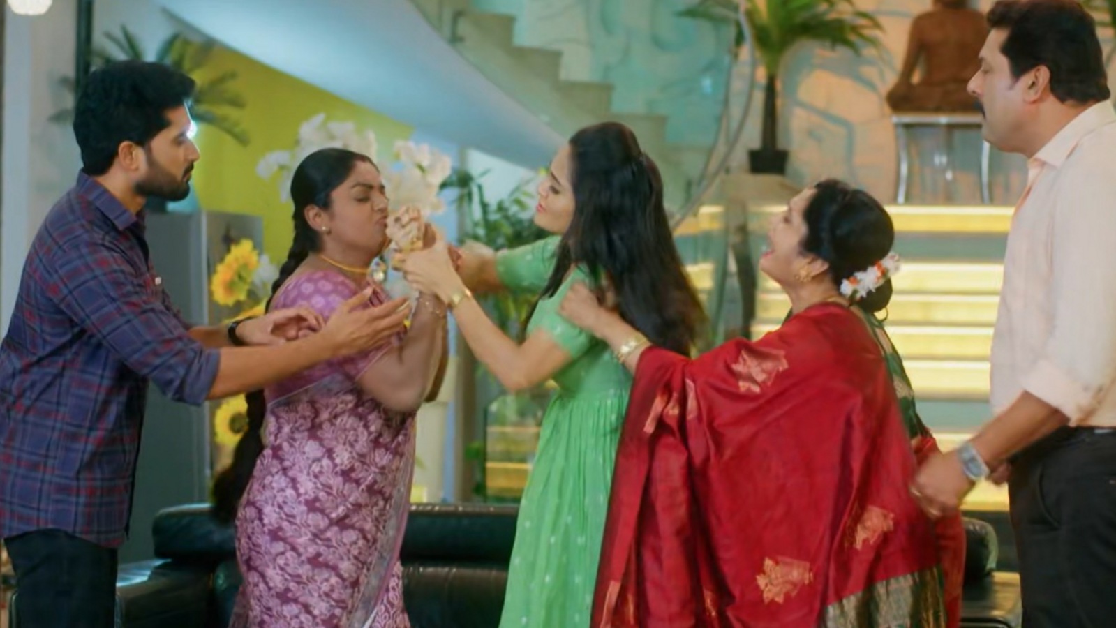 కార్తీక దీపం 2 టుడే ఎపిసోడ్: షాకింగ్.. దీప తాళి తెంచిన జ్యోత్స్న.. లాగిపెట్టి కొట్టిన సుమిత్ర.. వంటలక్కకు రాణియోగం