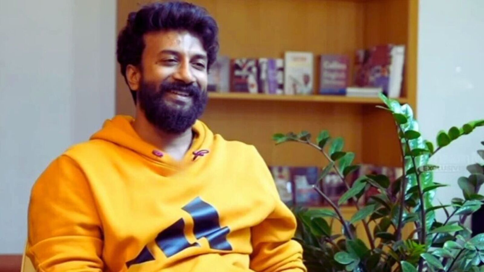 నాకు బోట్ డ్రైవ్ చేయడం రాదు.. నేను, విజయ్ దేవరకొండ చెట్ల కొమ్మల్లోకి వెళ్లిపోయాం.. హీరో సత్యదేవ్ కామెంట్స్