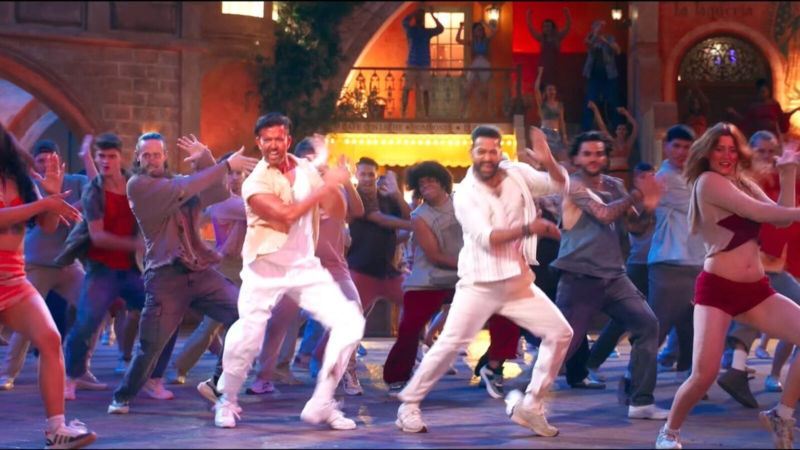 ఇది కదా కావాల్సింది.. ఎన్టీఆర్, హృతిక్ అదిరిపోయే స్టెప్స్.. వార్ 2 నుంచి కొత్త సాంగ్.. కానీ ట్విస్ట్.. తప్పని వెయిటింగ్