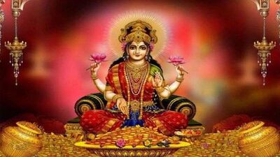 <p><strong>మొదటి యోగం-</strong> శుక్రుడు, బృహస్పతి శుభ కలయిక కారణంగా, గజలక్ష్మి రాజ యోగం ఆగస్టు 20 వరకు మిథున రాశిలో ఉంటుంది. ఈ యోగం ప్రభావంతో ఒక వ్యక్తి సంపద, కీర్తి, గౌరవాన్ని పొందుతాడు. అతని జీవితం రాజు వలె మారుతుంది. లక్ష్మీ కటాక్షం సిద్ధిస్తుంది. వ్యక్తి సమాజంలో ఉన్నత స్థానం, ప్రతిష్ఠను పొందుతాడు.</p> 