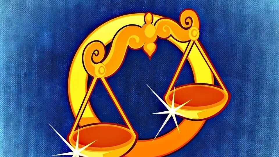 <p>తుల రాశి వారికి దశాంగ యోగం ఊహించని ప్రయోజనాలను అందించబోతోంది. అదృష్టం ప్రకాశిస్తుంది. ఫలితంగా మీ పనిలో మంచి విజయం సాధిస్తారు. నిలిచిపోయిన డబ్బు మీ చేతికి వస్తుంది. మీ ఆర్థిక పరిస్థితిలో గణనీయమైన మెరుగుదల ఉంటుంది. పెట్టుబడుల నుండి మంచి లాభాలు వస్తాయి. నూతన వధూవరులకు పిల్లల ఆశీర్వాదం లభించే అవకాశం ఉంది. విదేశాలకు వెళ్లే అవకాశాలు మీకు రావచ్చు. విద్యార్థులు తమ పరీక్షలలో మంచి మార్కులు సాధించి విజయం సాధిస్తారు.</p>