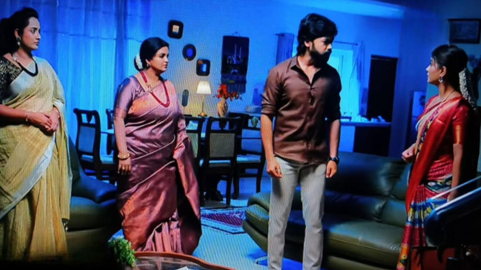 నిన్ను కోరి ఆగస్ట్ 16 ఎపిసోడ్: కామాక్షికి లక్ష ఇచ్చిన శాలిని- శ్యామలకు సేవలు- ఫారెన్‌కు చంద్రకళ పచ్చళ్లు-కోప్పడిన విరాట్