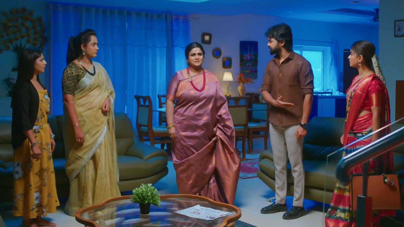 నిన్ను కోరి ఆగస్టు 18 ఎపిసోడ్: ప‌రాయి మగాడితో పార్ట్‌న‌ర్‌..చంద్ర‌పై శ్యామ‌ల ఫైర్‌.. వెనకేసుకొచ్చిన విరాట్‌.. అందరూ షాక్