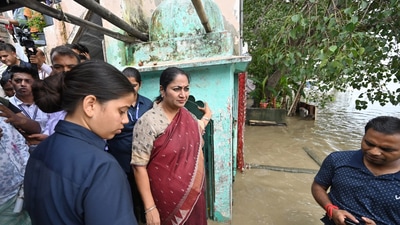 ఢిల్లీ ముఖ్యమంత్రి రేఖ గుప్తాపై దాడి ఢిల్లీ ముఖ్యమంత్రి రేఖ గుప్తాపై దాడి