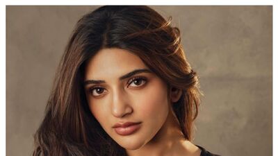 <p><strong>శ్రీలీల </strong>- మరో టాలీవుడ్ హీరోయిన్ శ్రీలీల ఈ జాబితాలో తొమ్మిదో స్థానంలో ఉంది.</p> (instagram) <p><strong>శ్రీలీల </strong>- మరో టాలీవుడ్ హీరోయిన్ శ్రీలీల ఈ జాబితాలో తొమ్మిదో స్థానంలో ఉంది.</p> (instagram)