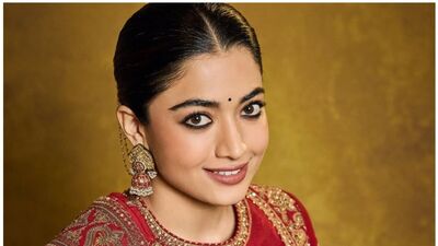 <p><strong>రష్మిక మందన్న </strong>- నేషనల్ క్రష్ రష్మిక మందన్న ఈసారి ఈ లిస్ట్ లో చాలా వెనకబడండి. ఈ జాబితాలో శ్రీవల్లి ఎనిమిదో స్థానంలో ఉంది.</p> (instagram) <p><strong>రష్మిక మందన్న </strong>- నేషనల్ క్రష్ రష్మిక మందన్న ఈసారి ఈ లిస్ట్ లో చాలా వెనకబడండి. ఈ జాబితాలో శ్రీవల్లి ఎనిమిదో స్థానంలో ఉంది.</p> (instagram)