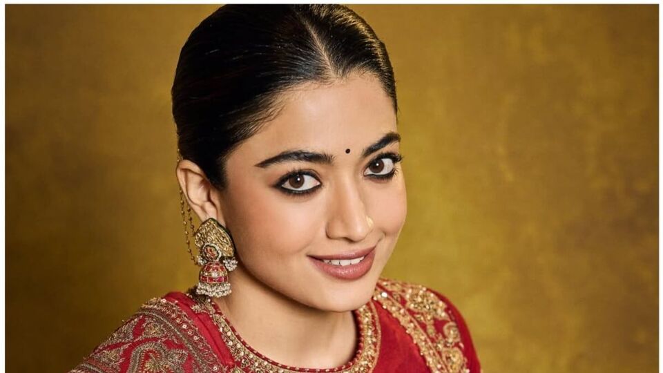 <p><strong>రష్మిక మందన్న </strong>- నేషనల్ క్రష్ రష్మిక మందన్న ఈసారి ఈ లిస్ట్ లో చాలా వెనకబడండి. ఈ జాబితాలో శ్రీవల్లి ఎనిమిదో స్థానంలో ఉంది.</p>(instagram)