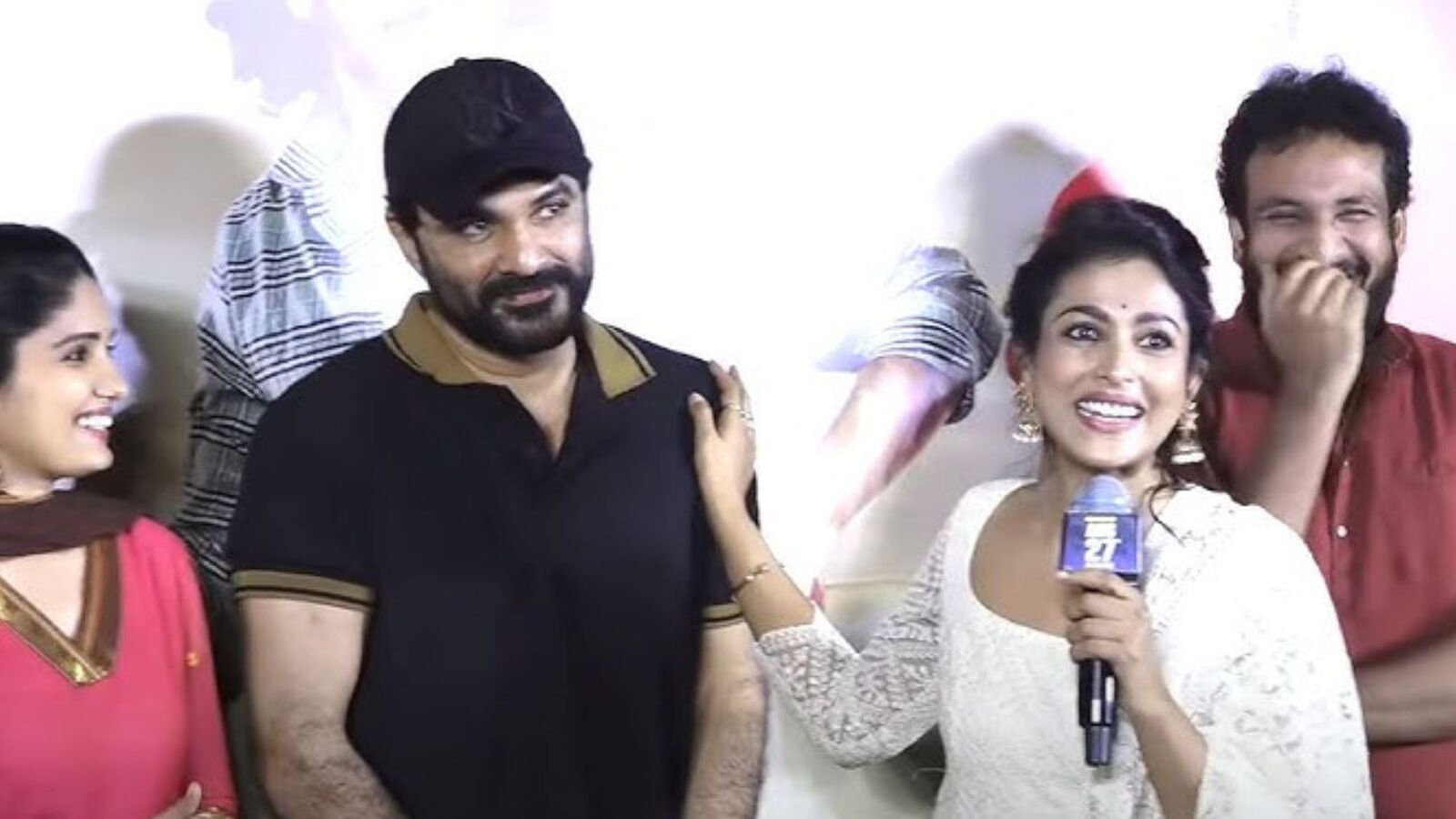 వాళ్లిద్దరు కూడా అక్కడే పుట్టి పెరిగినట్లు యాక్ట్ చేశారు.. ఆయన సపోర్ట్‌తో రిలీజ్.. హీరోయిన్ మధు శాలిని కామెంట్స్