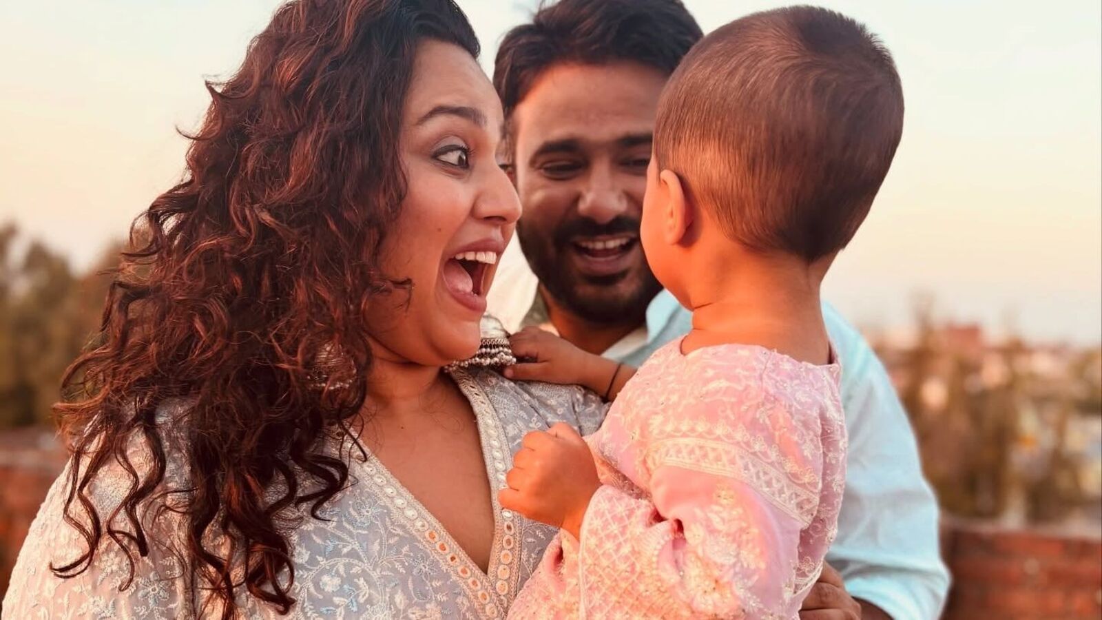 ప్రతి ఒక్కరూ బై సెక్సువల్.. ఆ లేడీ ఎంపీపై నాకు క్రష్ ఉంది.. భర్త ముందే నటి సంచలన వ్యాఖ్యలు.. ఎక్స్ బయో ఛేంజ్