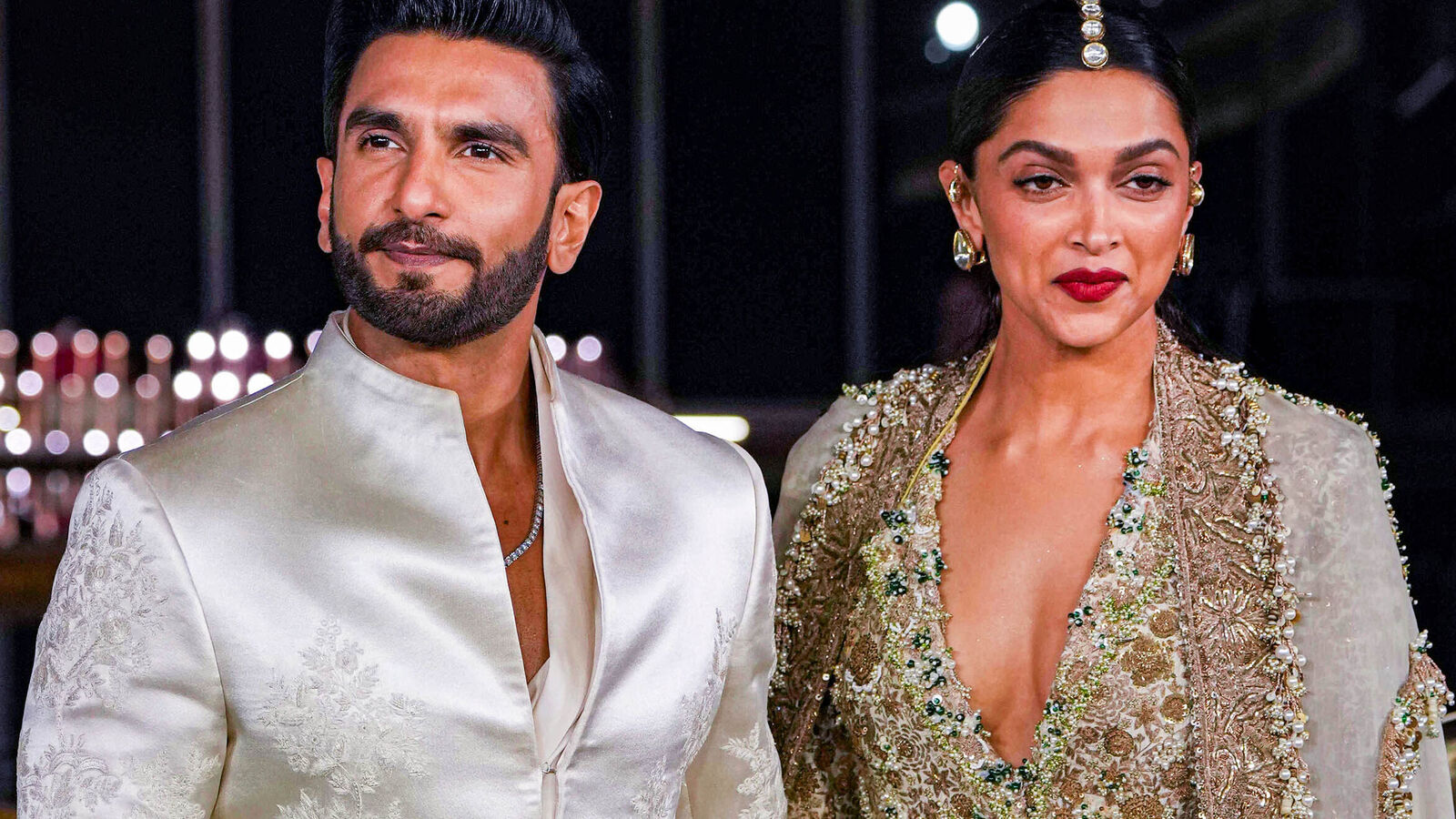 ర‌ణ‌వీర్ సింగ్, దీపికా ప‌దుకొణె కూతురి ఫేస్ రివీల్.. దువా ముఖం క‌నిపించే వీడియో వైర‌ల్‌.. ఫైర్ అవుతున్న ఫ్యాన్స్‌