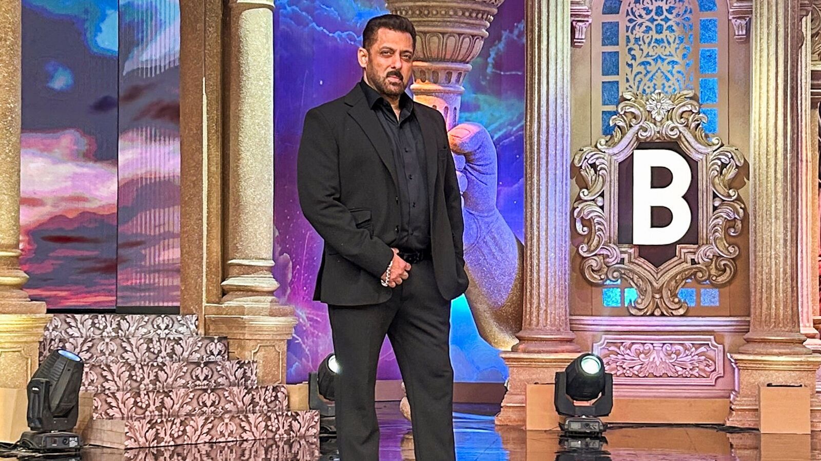 షాకింగ్.. బిగ్ బాస్ 19 కోసం సల్మాన్ ఖాన్ రెమ్యునరేషన్ ఎంతో తెలుసా? ఈ సారి రూ.100 కోట్లు తక్కువ.. రీజన్ ఇదే!