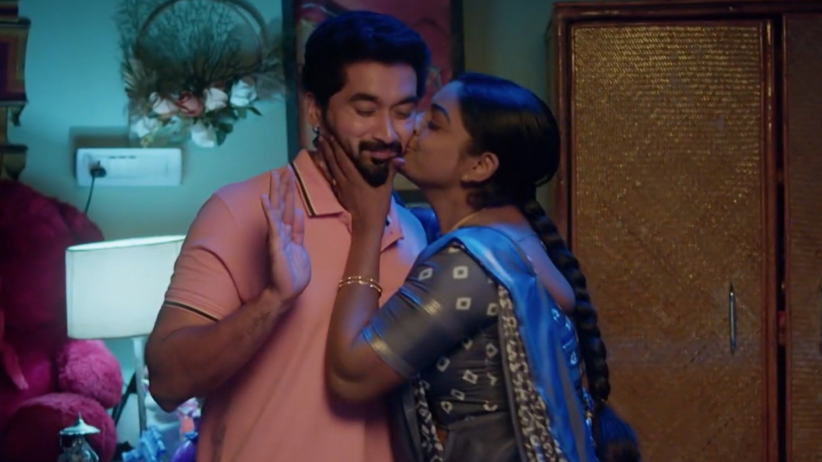 కార్తీక దీపం 2 టుడే ఎపిసోడ్: కాశీ, స్వ‌ప్న స‌ర్‌ప్రైజ్‌.. వంటలక్కకు నిజం చెప్ప‌ని కార్తీక్‌.. బావకు ముద్దు పెట్టిన దీప