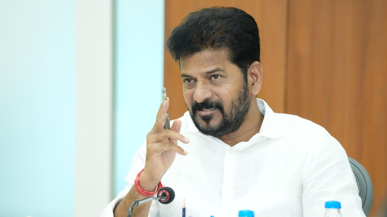 విద్యార్థులు, టీచర్లకు ఫేషియ‌ల్ రిక‌గ్నేష‌న్ త‌ప్ప‌నిస‌రి - సీఎం రేవంత్ కీలక ఆదేశాలు